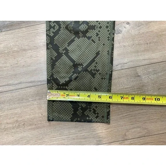 Lululemon Size 6 Jogger Pants Ready to Rulu High-Rise Green Snakeskin - Picture 5 of 9